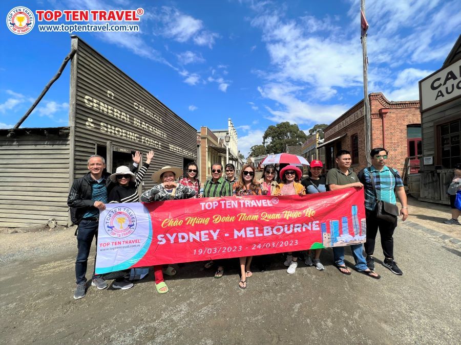 Đoàn khách nhà Top Ten Travel tham quan khám phá nước Úc